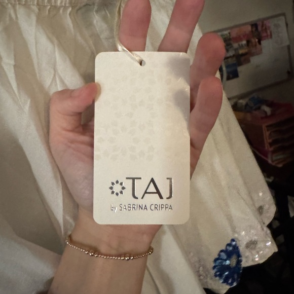 TAJ by Sabrina Crippa White Skirt with Blue Floral Embroidery - Picture 5 of 6